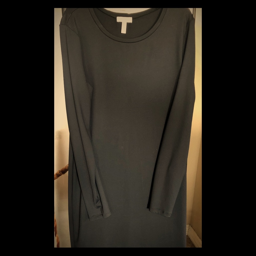 Crew neck long sleeve midi length dress